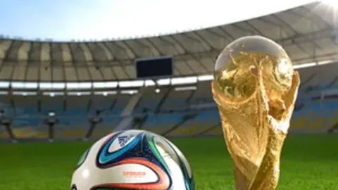 “17岁7个月亚马尔跻身联赛百场最年轻球员前十榜单”